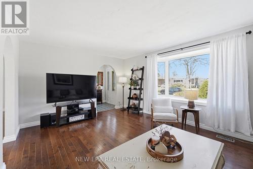 1451 Bala Drive, Oshawa, ON - Indoor Photo Showing Living Room
