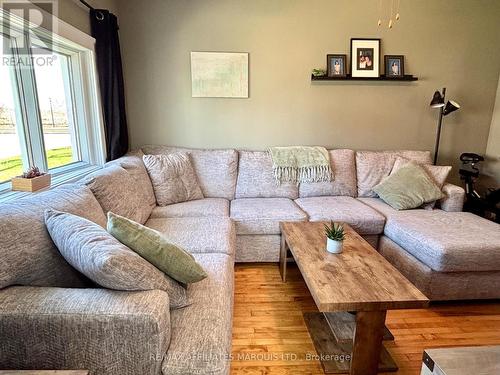 4 Seymour Avenue, Cornwall, ON - Indoor Photo Showing Living Room
