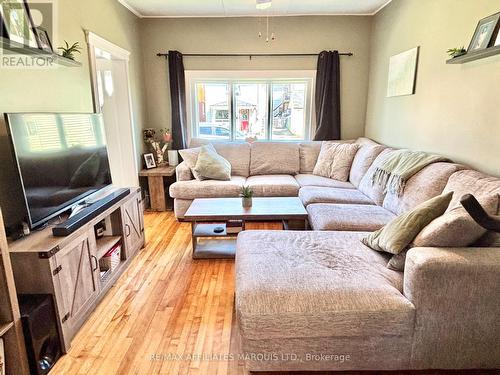 4 Seymour Avenue, Cornwall, ON - Indoor Photo Showing Living Room