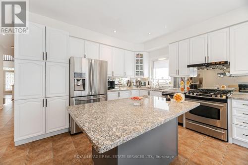 3809 Candlelight Drive, Mississauga, ON - Indoor Photo Showing Kitchen With Stainless Steel Kitchen
