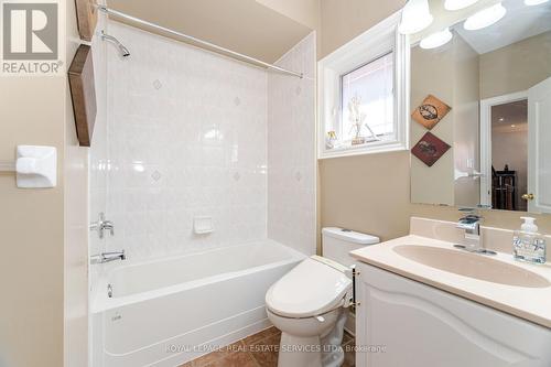 3809 Candlelight Drive, Mississauga, ON - Indoor Photo Showing Bathroom