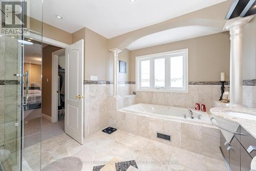 3809 Candlelight Drive, Mississauga, ON - Indoor Photo Showing Bathroom