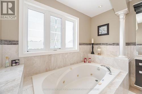 3809 Candlelight Drive, Mississauga, ON - Indoor Photo Showing Bathroom