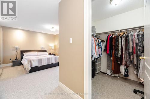 3809 Candlelight Drive, Mississauga, ON - Indoor Photo Showing Bedroom