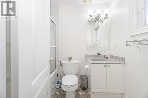 3809 Candlelight Drive, Mississauga, ON - Indoor Photo Showing Bathroom
