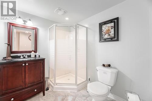 3809 Candlelight Drive, Mississauga, ON - Indoor Photo Showing Bathroom