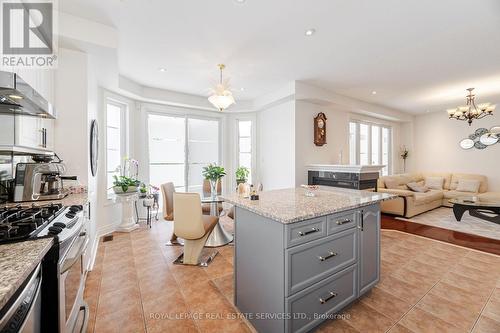 3809 Candlelight Drive, Mississauga, ON - Indoor Photo Showing Kitchen With Upgraded Kitchen