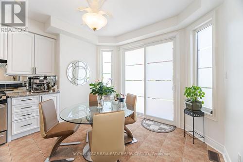 3809 Candlelight Drive, Mississauga, ON - Indoor Photo Showing Dining Room
