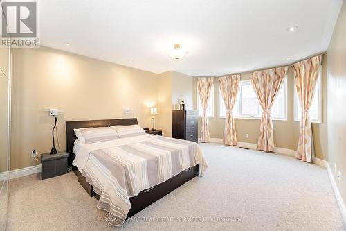 3809 Candlelight Drive, Mississauga, ON - Indoor Photo Showing Bedroom