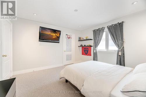 3809 Candlelight Drive, Mississauga, ON - Indoor Photo Showing Bedroom