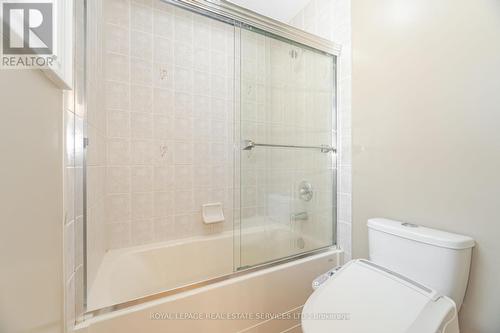 3809 Candlelight Drive, Mississauga, ON - Indoor Photo Showing Bathroom