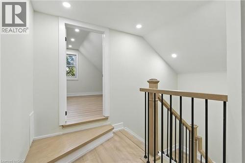 9 Alice Street, Hamilton, ON - Indoor Photo Showing Other Room