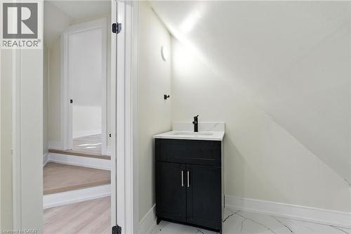 9 Alice Street, Hamilton, ON - Indoor Photo Showing Other Room