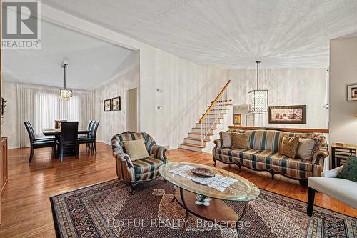 41 Pattermead Crescent, Ottawa, ON - Indoor Photo Showing Living Room