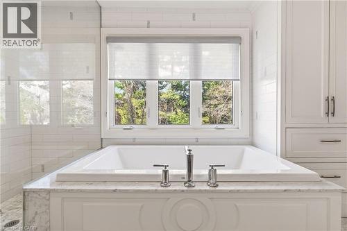 356 Shoreacres Road, Burlington, ON - Indoor