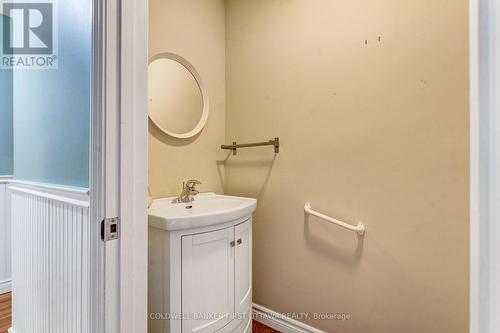 Main floor powder room - 12 Glenview Crescent, Perth, ON - Indoor Photo Showing Bathroom