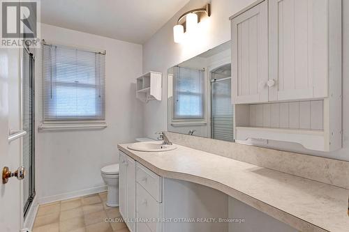 Primary suite's 3-pc ensuite with shower - 12 Glenview Crescent, Perth, ON - Indoor Photo Showing Bathroom