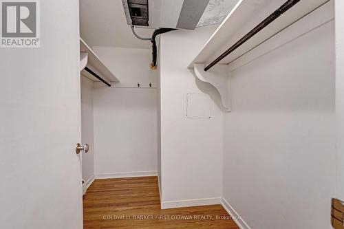 Primary suite's walk-in closet - 12 Glenview Crescent, Perth, ON - Indoor