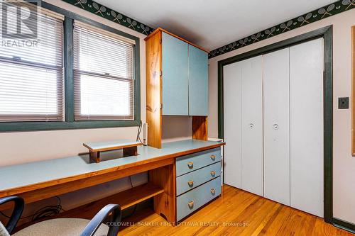 Fourth bedroom wrap around desk & double closet - 12 Glenview Crescent, Perth, ON - Indoor Photo Showing Other Room