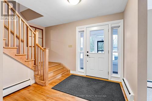 Light bright foyer with hardwood flooring - 12 Glenview Crescent, Perth, ON - Indoor Photo Showing Other Room