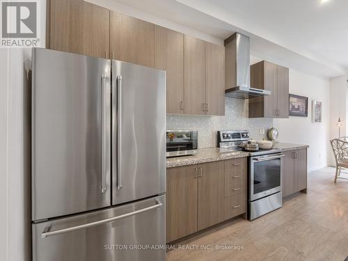 197 Elyse Court, Aurora, ON - Indoor Photo Showing Kitchen