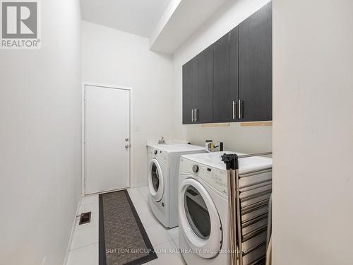 197 Elyse Court, Aurora, ON - Indoor Photo Showing Laundry Room