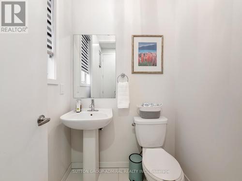 197 Elyse Court, Aurora, ON - Indoor Photo Showing Bathroom