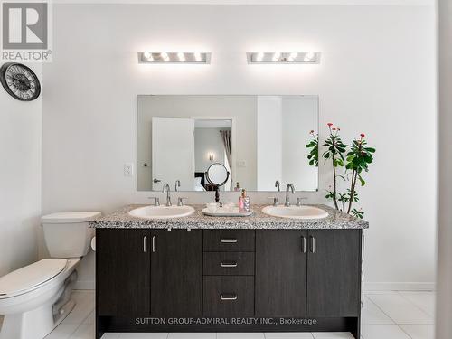 197 Elyse Court, Aurora, ON - Indoor Photo Showing Bathroom