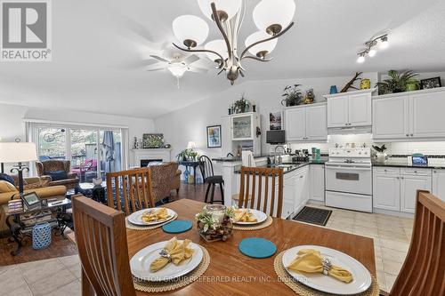 Open Concept - 41 - 43 Capulet Walk, London North (North M), ON - Indoor Photo Showing Dining Room