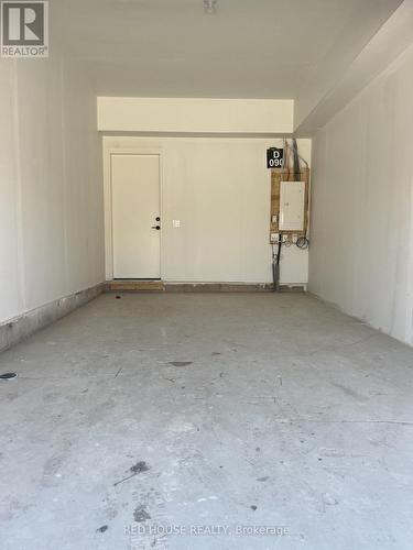 34 Everett Common, St. Catharines, ON - Indoor Photo Showing Garage