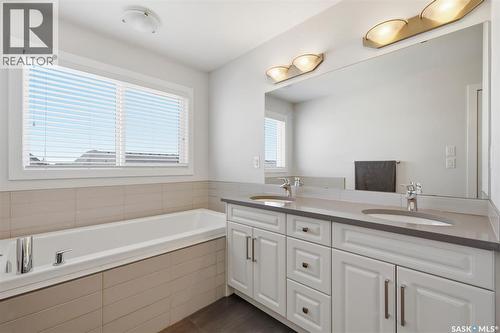 243 Newton Link, Saskatoon, SK - Indoor Photo Showing Bathroom