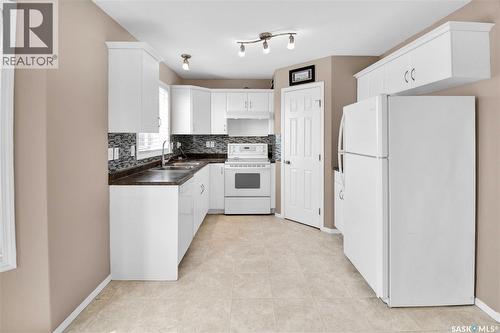 2905 Mcclocklin Road, Saskatoon, SK - Indoor Photo Showing Kitchen With Double Sink
