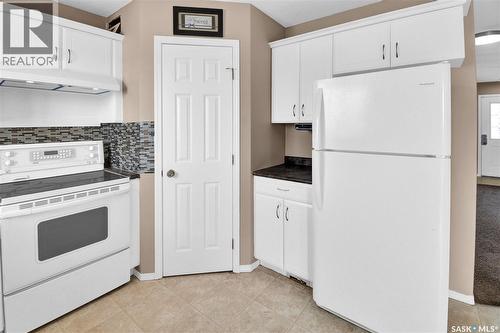 2905 Mcclocklin Road, Saskatoon, SK - Indoor Photo Showing Kitchen