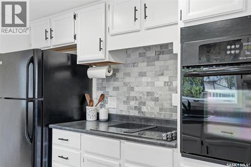 542 Coldspring Way, Saskatoon, SK - Indoor Photo Showing Kitchen