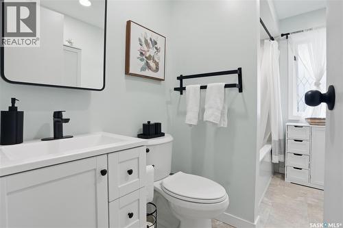 542 Coldspring Way, Saskatoon, SK - Indoor Photo Showing Bathroom
