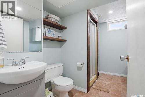 542 Coldspring Way, Saskatoon, SK - Indoor Photo Showing Bathroom