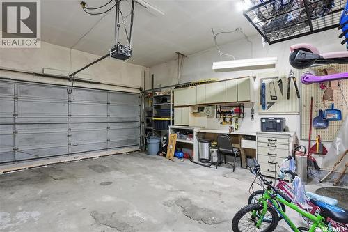 542 Coldspring Way, Saskatoon, SK - Indoor Photo Showing Garage