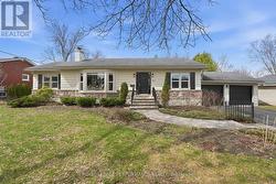 880 MELWOOD AVENUE  Ottawa, ON K2A 3C3