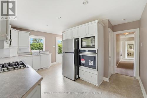 880 Melwood Avenue, Ottawa, ON - Indoor Photo Showing Kitchen