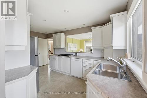 880 Melwood Avenue, Ottawa, ON - Indoor Photo Showing Kitchen With Double Sink
