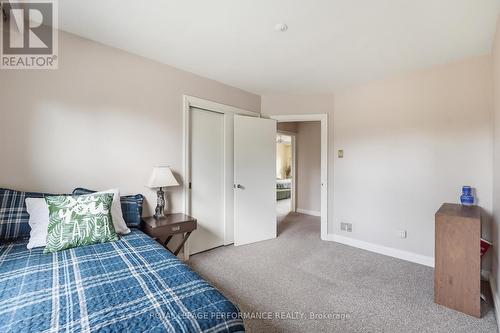880 Melwood Avenue, Ottawa, ON - Indoor Photo Showing Bedroom