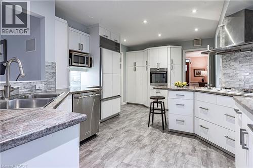 134 Broad Leaf Crescent, Ancaster, ON - Indoor Photo Showing Kitchen With Double Sink With Upgraded Kitchen