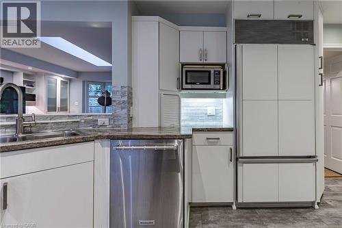 134 Broad Leaf Crescent, Ancaster, ON - Indoor Photo Showing Kitchen