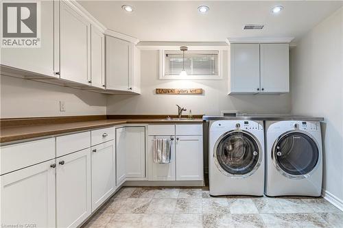 134 Broad Leaf Crescent, Ancaster, ON - Indoor Photo Showing Laundry Room