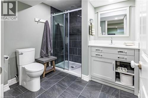 134 Broad Leaf Crescent, Ancaster, ON - Indoor Photo Showing Bathroom