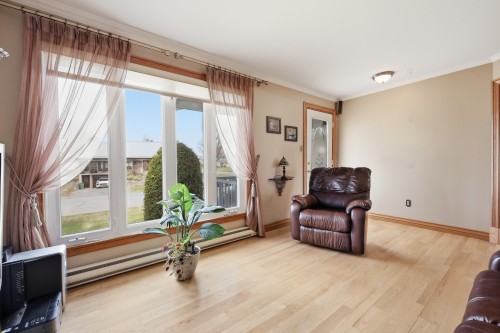 Salon - 6625  - 6635 Rue Du Clocher, Saint-Hyacinthe, QC - Indoor Photo Showing Living Room