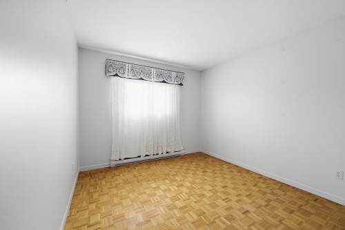 Chambre à coucher - 6625  - 6635 Rue Du Clocher, Saint-Hyacinthe, QC - Indoor Photo Showing Other Room