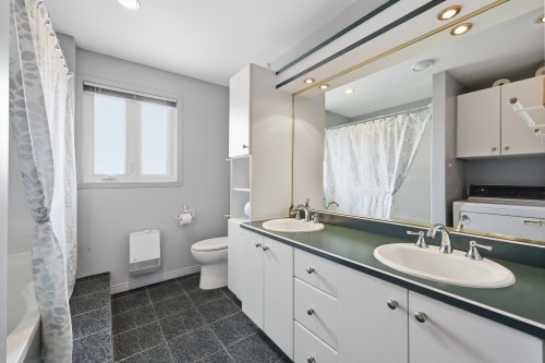 Salle de bains - 6625  - 6635 Rue Du Clocher, Saint-Hyacinthe, QC - Indoor Photo Showing Bathroom