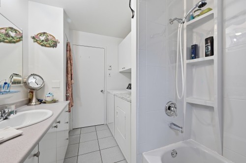 Salle de bains - 6625  - 6635 Rue Du Clocher, Saint-Hyacinthe, QC - Indoor Photo Showing Bathroom