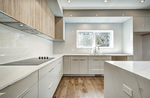 Kitchen - 12 Av. Hillside, Pointe-Claire, QC - Indoor Photo Showing Kitchen With Upgraded Kitchen